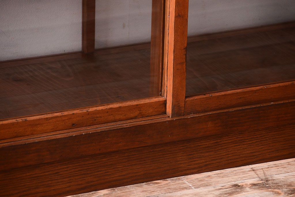 アンティーク家具　アンティーク　古い木のシンプルで上品なガラスケース