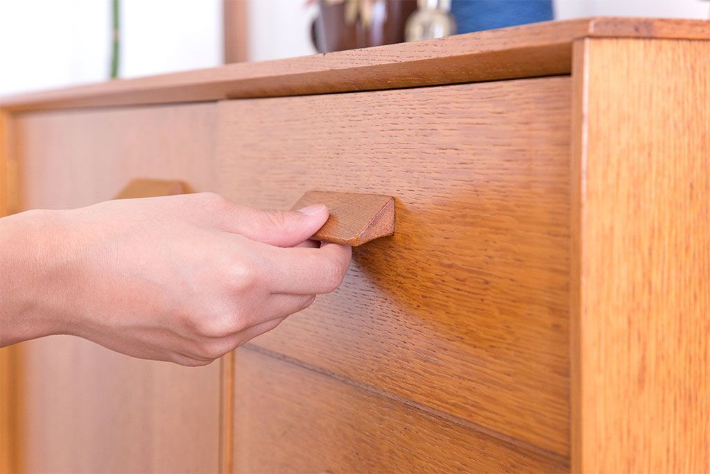 ヴィンテージ家具　北欧ビンテージ　G-PLAN　鏡付きのオーク材キャビネット(ワードローブ・収納棚・戸棚)