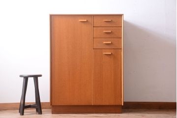 ヴィンテージ家具　北欧ビンテージ　G-PLAN　鏡付きのオーク材キャビネット(ワードローブ・収納棚・戸棚)