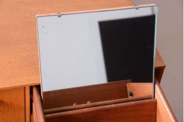 ヴィンテージ家具　北欧ビンテージ　G-PLAN　鏡付きのオーク材キャビネット(ワードローブ・収納棚・戸棚)