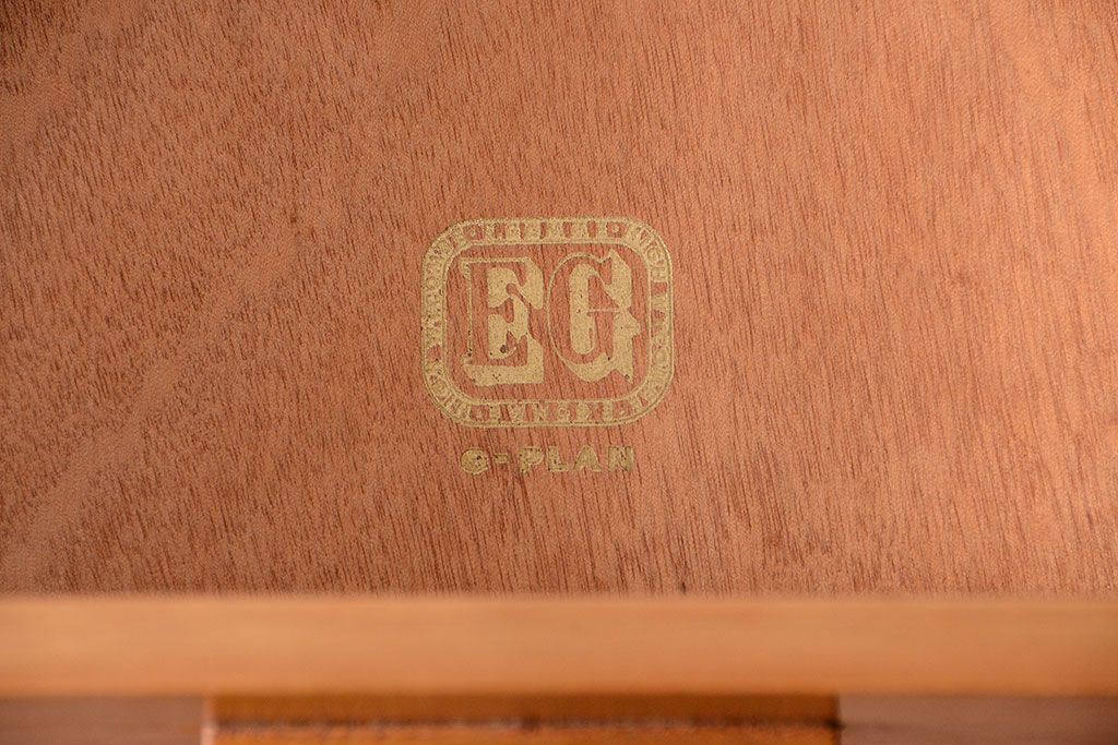 ヴィンテージ家具　北欧ビンテージ　G-PLAN　鏡付きのオーク材キャビネット(ワードローブ・収納棚・戸棚)