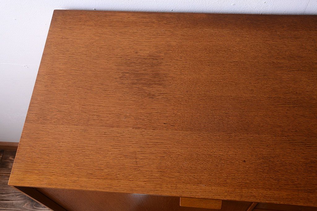 ヴィンテージ家具　北欧ビンテージ　G-PLAN　鏡付きのオーク材キャビネット(ワードローブ・収納棚・戸棚)