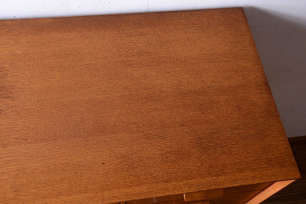 ヴィンテージ家具　北欧ビンテージ　G-PLAN　鏡付きのオーク材キャビネット(ワードローブ・収納棚・戸棚)