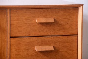 ヴィンテージ家具　北欧ビンテージ　G-PLAN　鏡付きのオーク材キャビネット(ワードローブ・収納棚・戸棚)