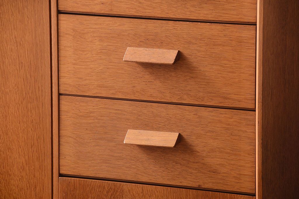 ヴィンテージ家具　北欧ビンテージ　G-PLAN　鏡付きのオーク材キャビネット(ワードローブ・収納棚・戸棚)