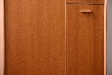 ヴィンテージ家具　北欧ビンテージ　G-PLAN　鏡付きのオーク材キャビネット(ワードローブ・収納棚・戸棚)