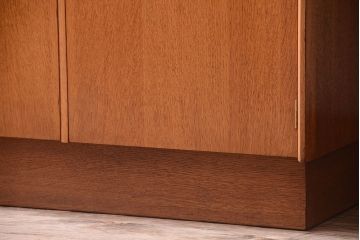 ヴィンテージ家具　北欧ビンテージ　G-PLAN　鏡付きのオーク材キャビネット(ワードローブ・収納棚・戸棚)