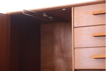 ヴィンテージ家具　北欧ビンテージ　G-PLAN　鏡付きのオーク材キャビネット(ワードローブ・収納棚・戸棚)