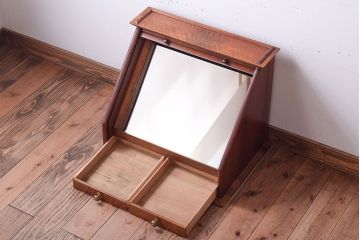 アンティーク雑貨　北欧家具　引き出し付きのシャッター式台形ミラー(鏡・キャビネット)