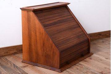 アンティーク雑貨　北欧家具　引き出し付きのシャッター式台形ミラー(鏡・キャビネット)