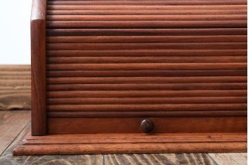 アンティーク雑貨　北欧家具　引き出し付きのシャッター式台形ミラー(鏡・キャビネット)