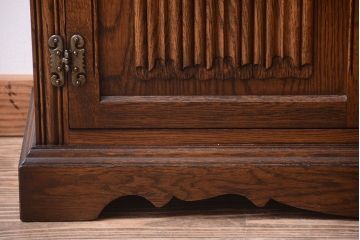 ヴィンテージ家具　イギリスビンテージ　Old Charm(オールドチャーム)　シェルフキャビネット(収納棚・本棚)