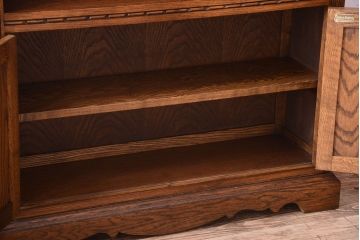 ヴィンテージ家具　イギリスビンテージ　Old Charm(オールドチャーム)　シェルフキャビネット(収納棚・本棚)