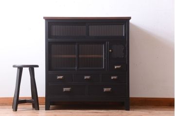 アンティーク家具　アンティーク　モールガラス入り!つや消しブラックペイントのカウンター収納棚(戸棚)