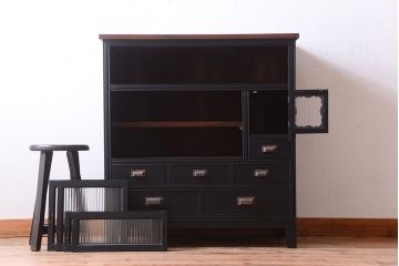 アンティーク家具　アンティーク　モールガラス入り!つや消しブラックペイントのカウンター収納棚(戸棚)