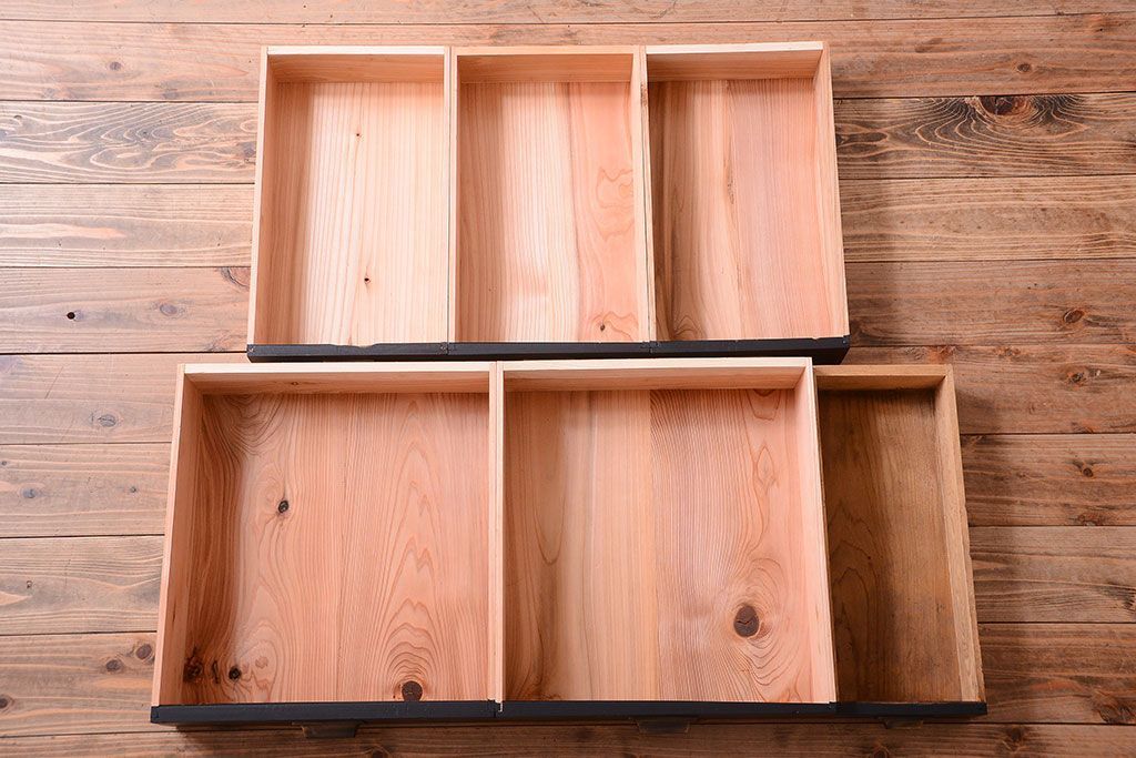 アンティーク家具　アンティーク　モールガラス入り!つや消しブラックペイントのカウンター収納棚(戸棚)