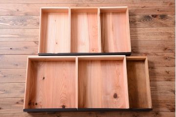 アンティーク家具　アンティーク　モールガラス入り!つや消しブラックペイントのカウンター収納棚(戸棚)