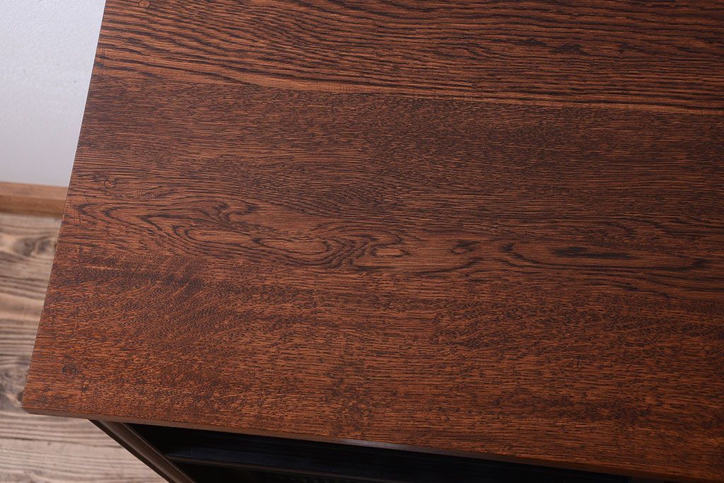 アンティーク家具　アンティーク　モールガラス入り!つや消しブラックペイントのカウンター収納棚(戸棚)