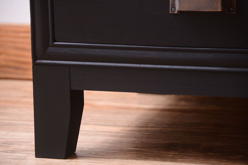 アンティーク家具　アンティーク　モールガラス入り!つや消しブラックペイントのカウンター収納棚(戸棚)