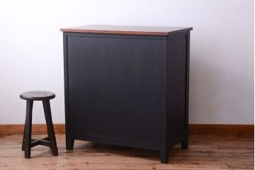 アンティーク家具　アンティーク　モールガラス入り!つや消しブラックペイントのカウンター収納棚(戸棚)