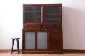 レトロ家具　昭和レトロ　モールガラス入り　ナラ材のアンティーク食器棚(カップボード)