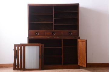 レトロ家具　昭和レトロ　モールガラス入り　ナラ材のアンティーク食器棚(カップボード)