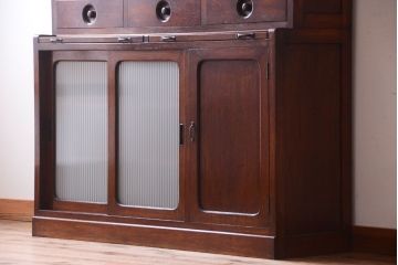 レトロ家具　昭和レトロ　モールガラス入り　ナラ材のアンティーク食器棚(カップボード)