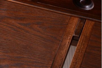 レトロ家具　昭和レトロ　モールガラス入り　ナラ材のアンティーク食器棚(カップボード)