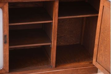 レトロ家具　昭和レトロ　モールガラス入り　ナラ材のアンティーク食器棚(カップボード)