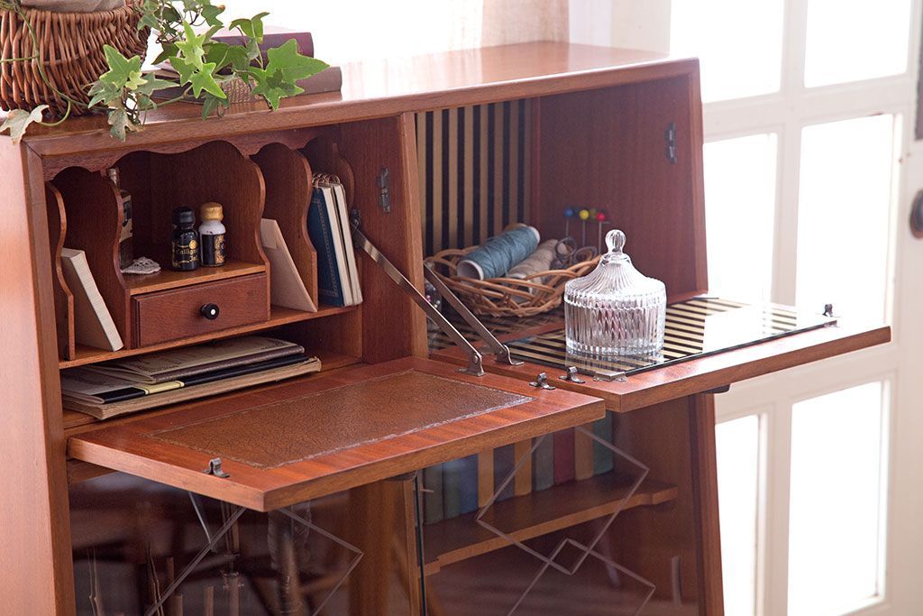 ヴィンテージ家具　珍しい一品　おしゃれな北欧ビンテージの台形キャビネット