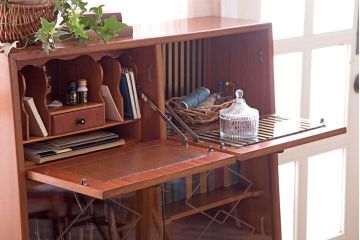 ヴィンテージ家具　珍しい一品　おしゃれな北欧ビンテージの台形キャビネット