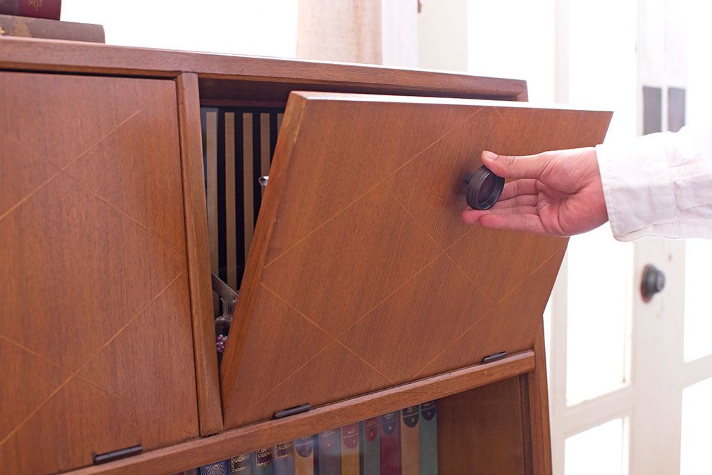 ヴィンテージ家具　珍しい一品　おしゃれな北欧ビンテージの台形キャビネット