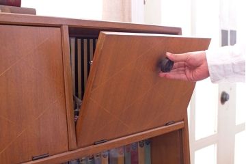 ヴィンテージ家具　珍しい一品　おしゃれな北欧ビンテージの台形キャビネット