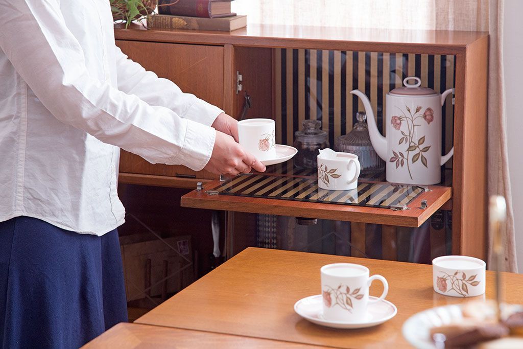 ヴィンテージ家具　珍しい一品　おしゃれな北欧ビンテージの台形キャビネット