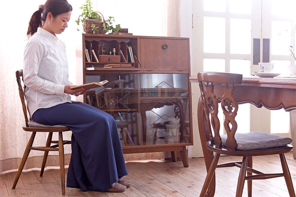 ヴィンテージ家具　珍しい一品　おしゃれな北欧ビンテージの台形キャビネット