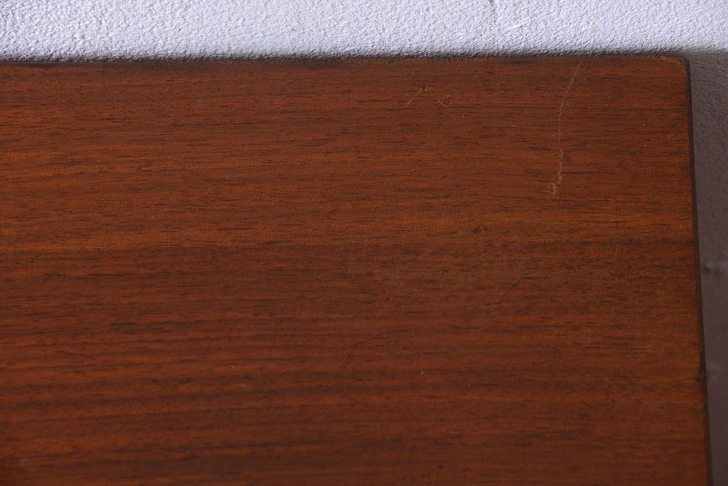 ヴィンテージ家具　珍しい一品　おしゃれな北欧ビンテージの台形キャビネット