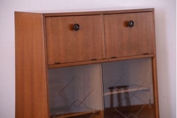 ヴィンテージ家具　珍しい一品　おしゃれな北欧ビンテージの台形キャビネット
