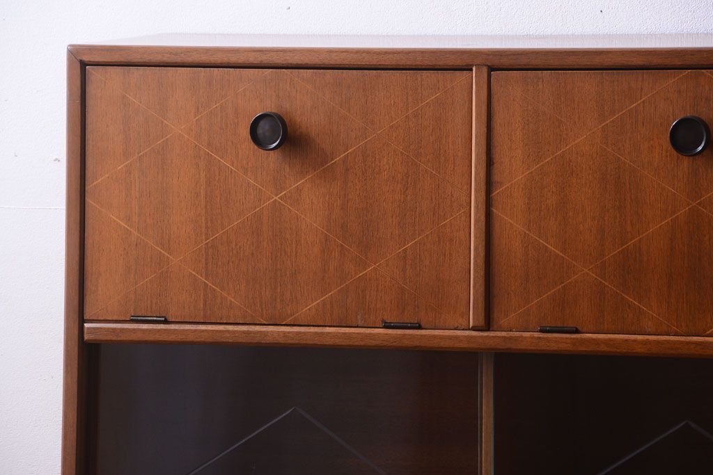 ヴィンテージ家具　珍しい一品　おしゃれな北欧ビンテージの台形キャビネット