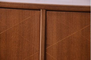 ヴィンテージ家具　珍しい一品　おしゃれな北欧ビンテージの台形キャビネット