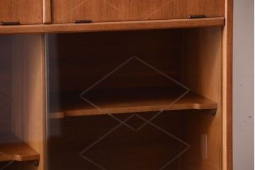 ヴィンテージ家具　珍しい一品　おしゃれな北欧ビンテージの台形キャビネット