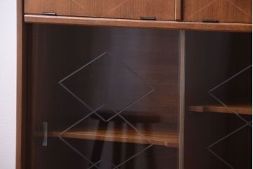 ヴィンテージ家具　珍しい一品　おしゃれな北欧ビンテージの台形キャビネット
