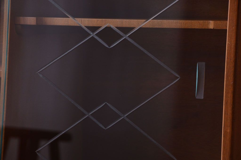 ヴィンテージ家具　珍しい一品　おしゃれな北欧ビンテージの台形キャビネット