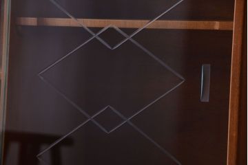 ヴィンテージ家具　珍しい一品　おしゃれな北欧ビンテージの台形キャビネット