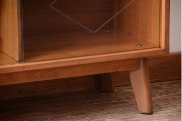 ヴィンテージ家具　珍しい一品　おしゃれな北欧ビンテージの台形キャビネット