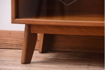 ヴィンテージ家具　珍しい一品　おしゃれな北欧ビンテージの台形キャビネット