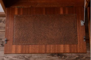 ヴィンテージ家具　珍しい一品　おしゃれな北欧ビンテージの台形キャビネット