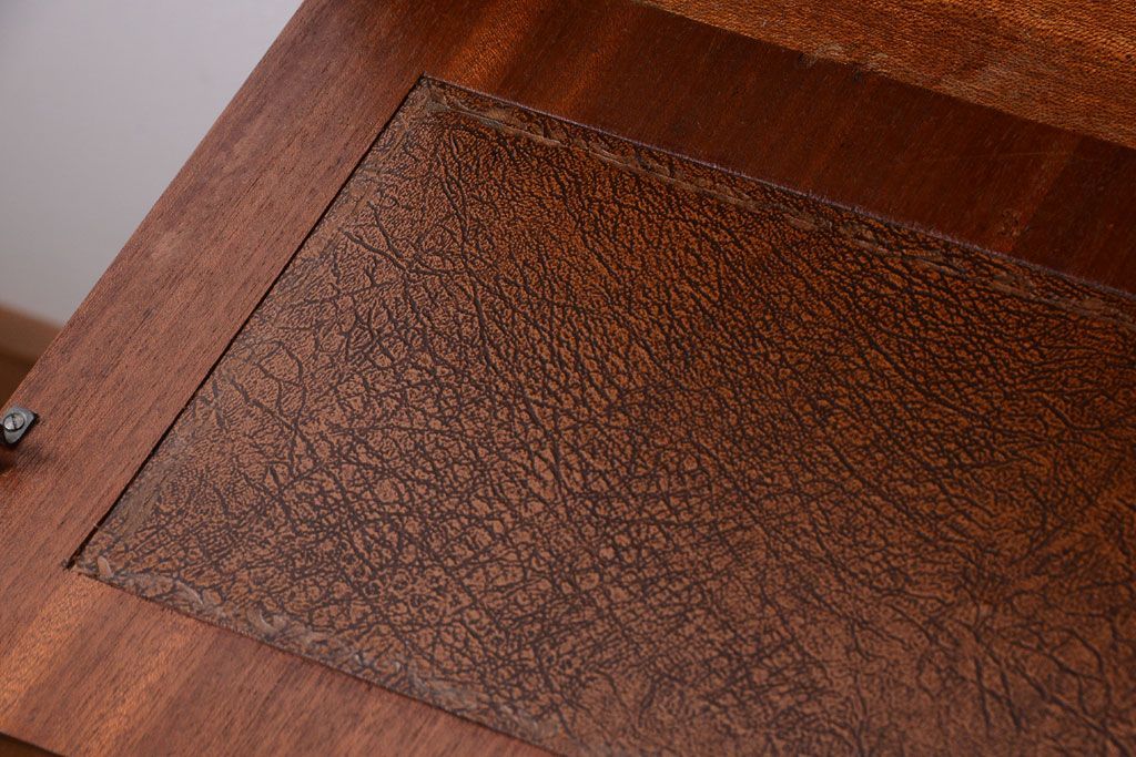 ヴィンテージ家具　珍しい一品　おしゃれな北欧ビンテージの台形キャビネット