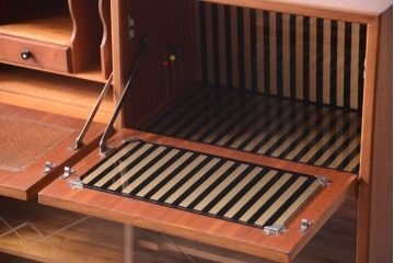 ヴィンテージ家具　珍しい一品　おしゃれな北欧ビンテージの台形キャビネット