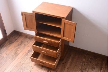 ヴィンテージ家具　イギリスビンテージ　オーク材のサイドキャビネット(戸棚・収納棚)