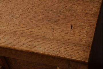 ヴィンテージ家具　イギリスビンテージ　オーク材のサイドキャビネット(戸棚・収納棚)